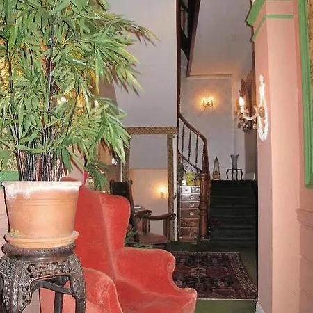 Villa Flora Hotel Pensionat 3*